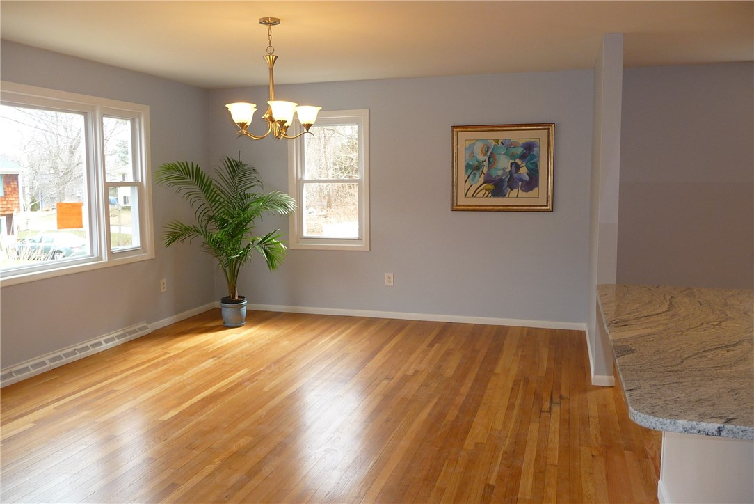 37 Overhill Road Warren, RI 02885 - Photo 8 of 23