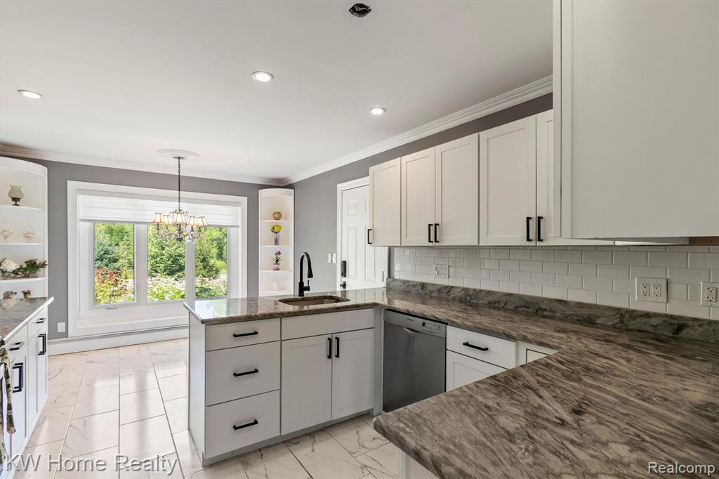 2653 West Wattles Road Troy, MI 48098 - Photo 8 of 45 Gallery Image 8