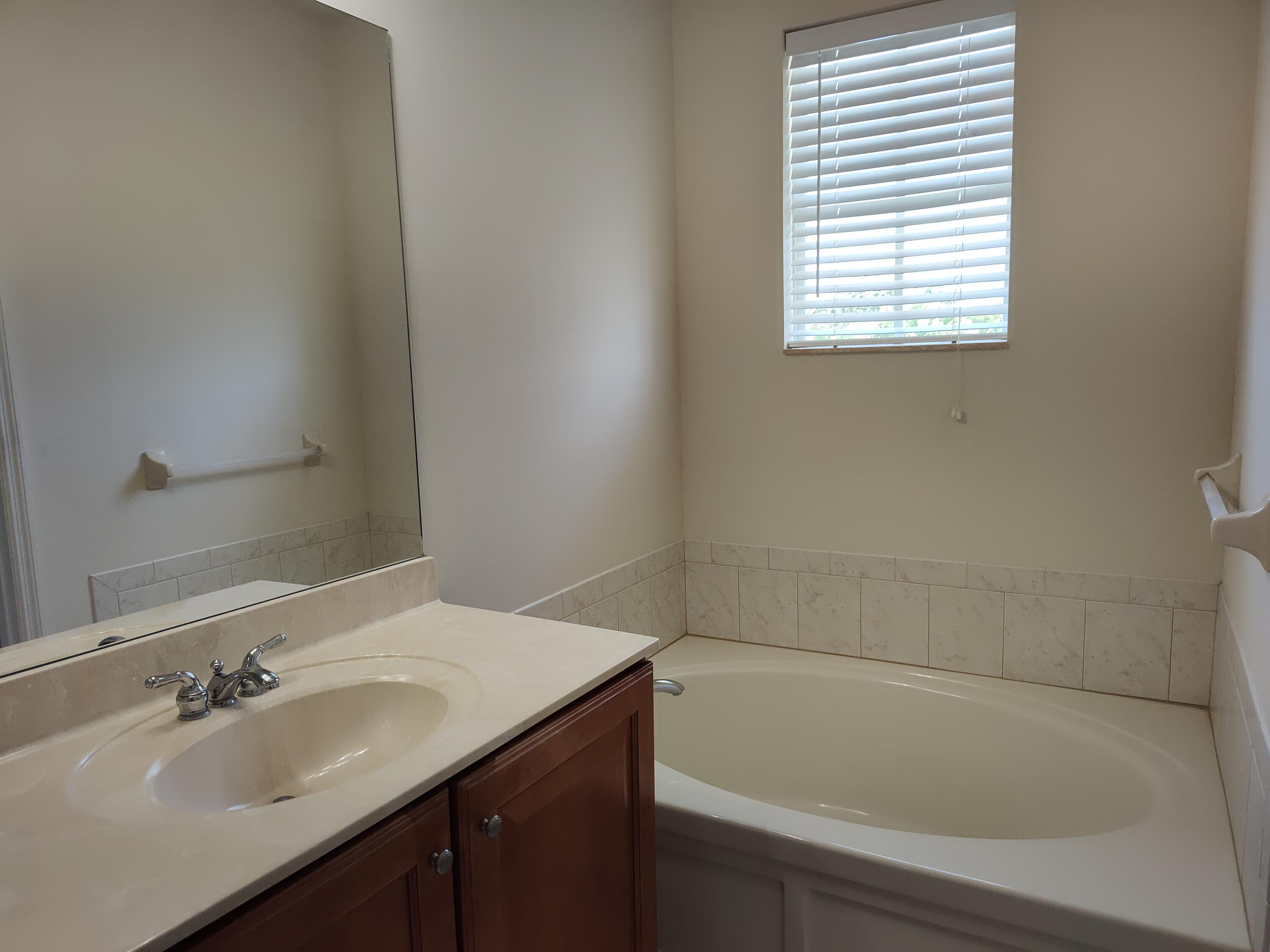 265 Indian Creek Parkway, Unit 102 Jupiter, FL 33458 - Photo 10 of 21 Primary Bedroom Sink/Tub