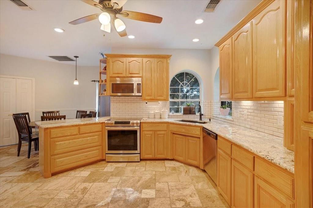 169 Ridgeview Drive Sherman, TX 75090 - Photo 7 of 36