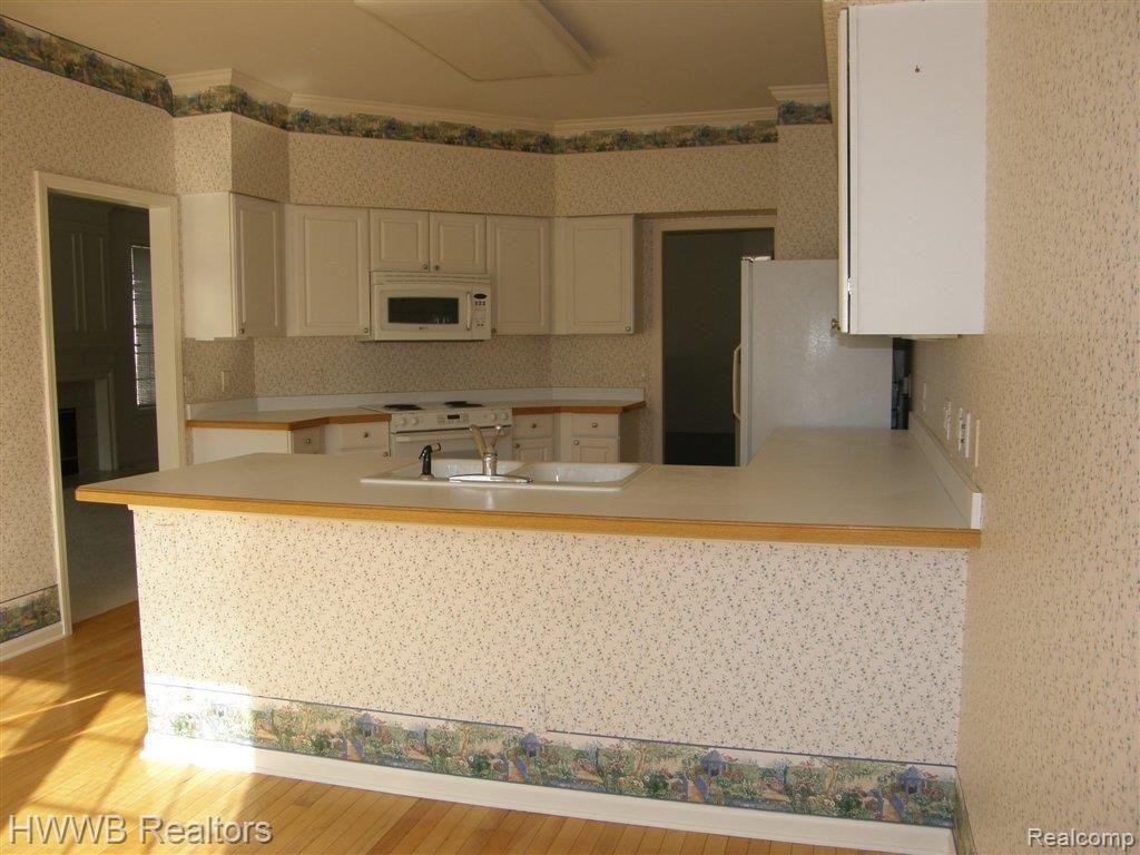 809 Garnet Court Rochester, MI 48306 - Photo 7 of 24 KITCHEN