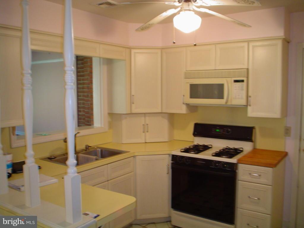 33 Quaker Hills Road Lancaster, PA 17603 - Photo 3 of 9 Gallery Image 3