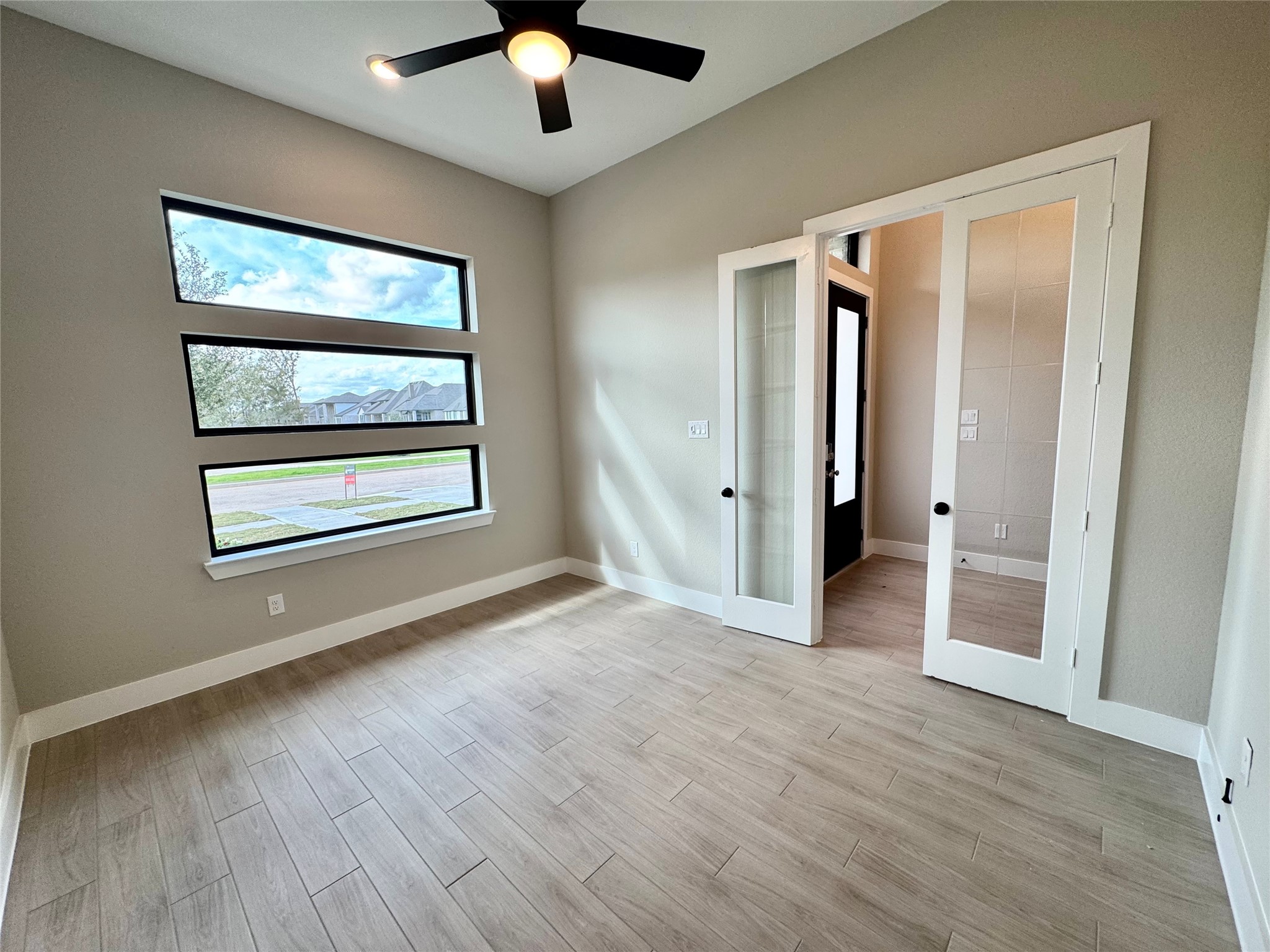 4402 Crossfield Road Fulshear, TX 77441 - Photo 5 of 23 Modern Design Stacked Windows