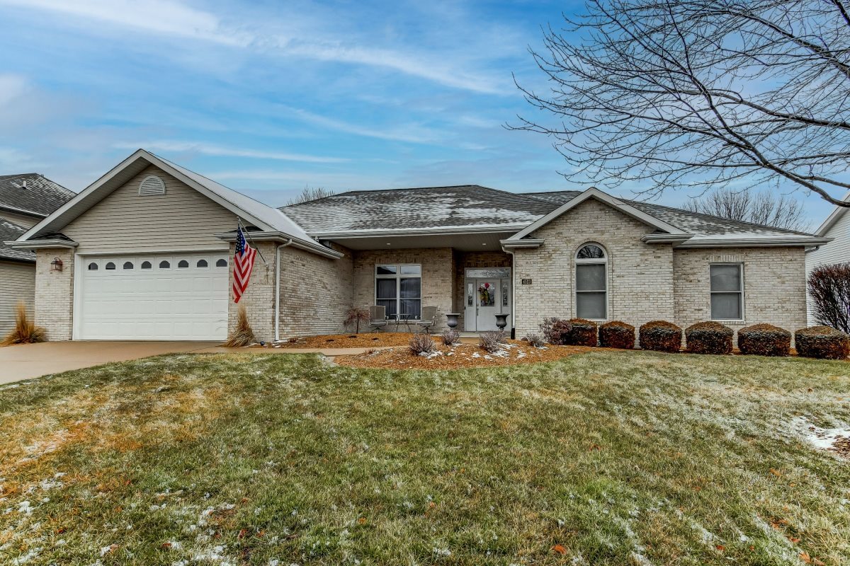 4523 Shalegh Avenue Springfield, IL 62711 - Photo 1 of 45