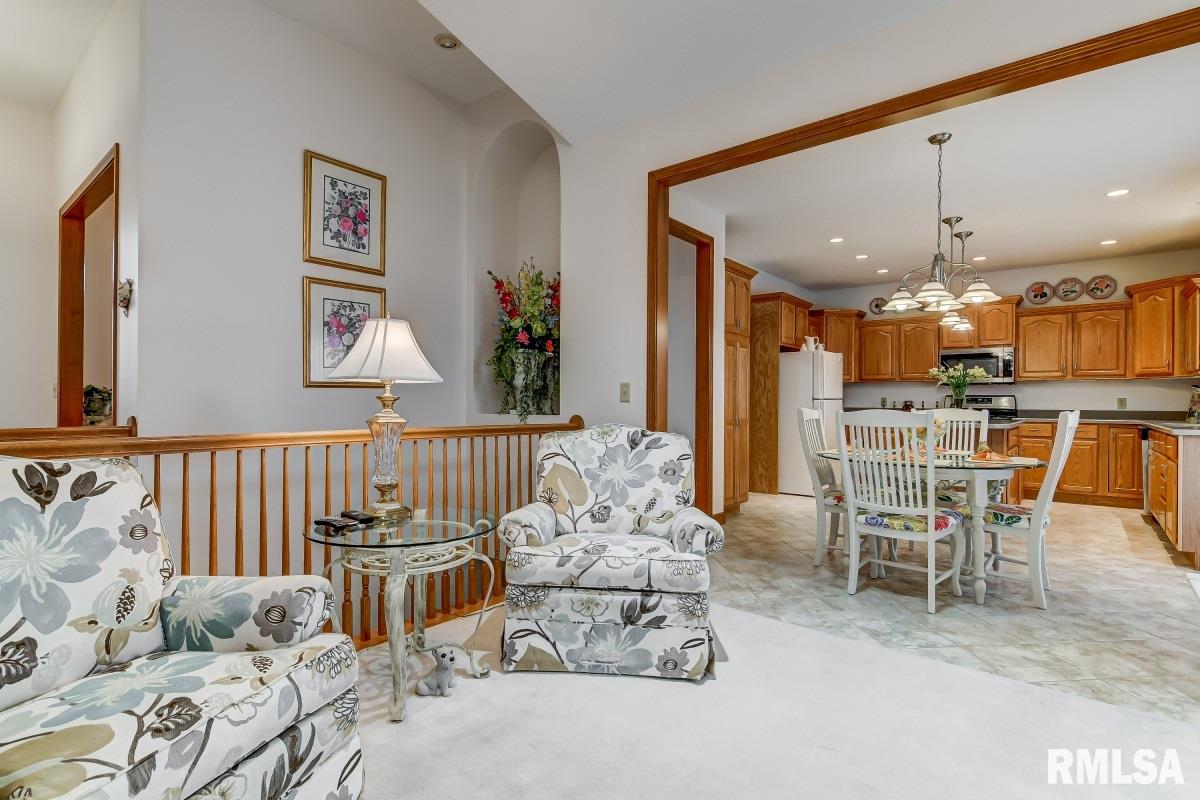 4523 Shalegh Avenue Springfield, IL 62711 - Photo 4 of 45