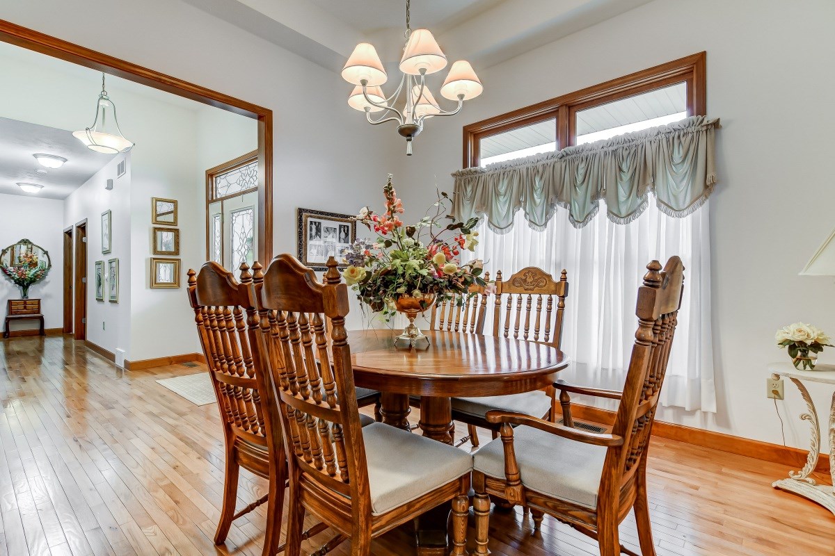 4523 Shalegh Avenue Springfield, IL 62711 - Photo 5 of 45