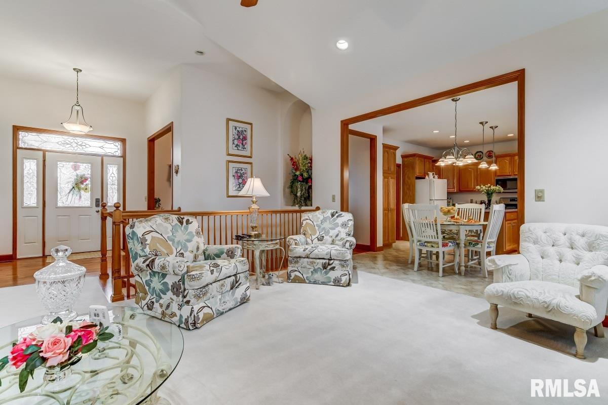 4523 Shalegh Avenue Springfield, IL 62711 - Photo 8 of 45