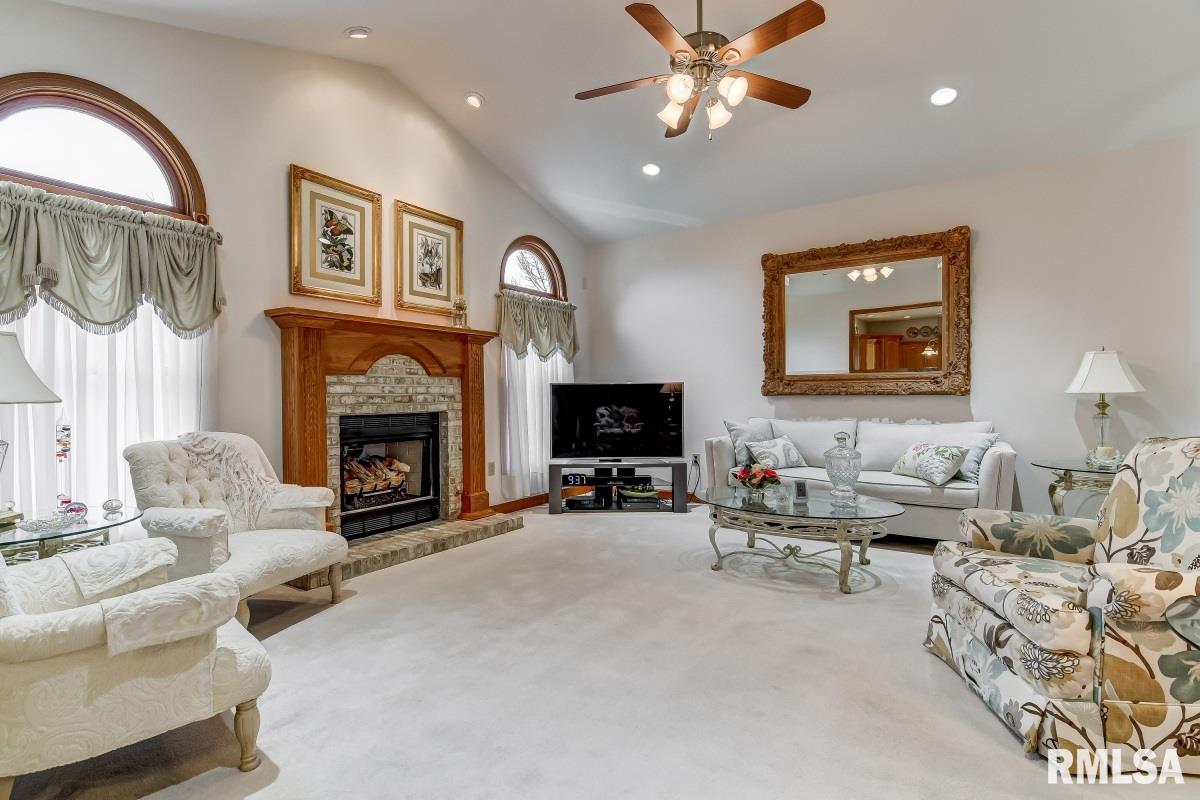 4523 Shalegh Avenue Springfield, IL 62711 - Photo 9 of 45