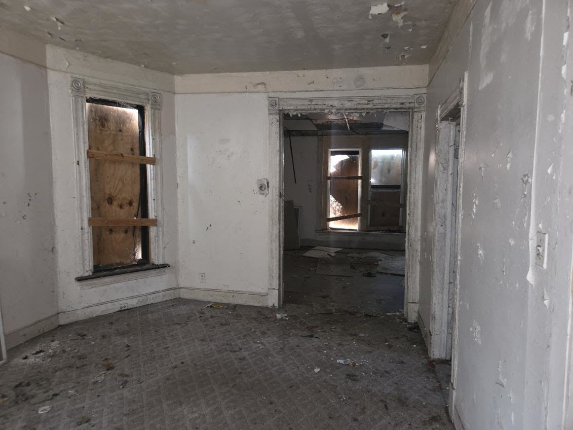 519 West 66th Street Chicago, IL 60621 - Photo 3 of 9