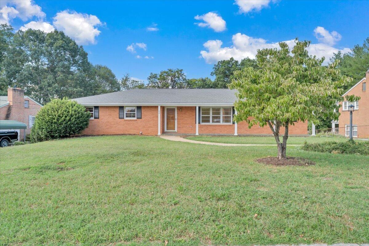 830 Dexter Road Roanoke, VA 24019 - Photo 2 of 52 47-MIB06829