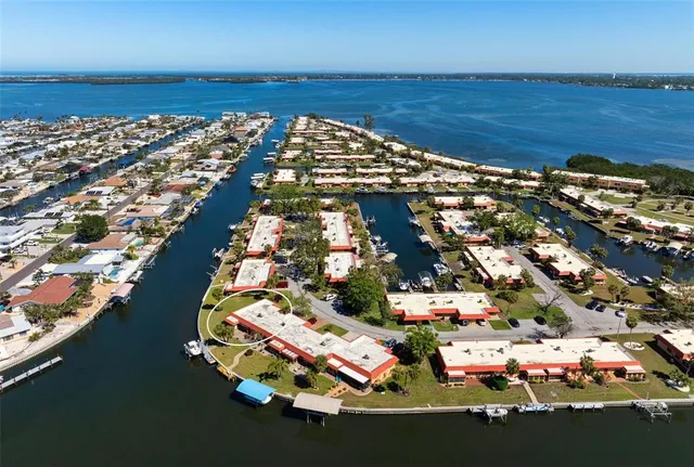 $595,000 | 9619 Valencia Cove, Bradenton, FL 34210