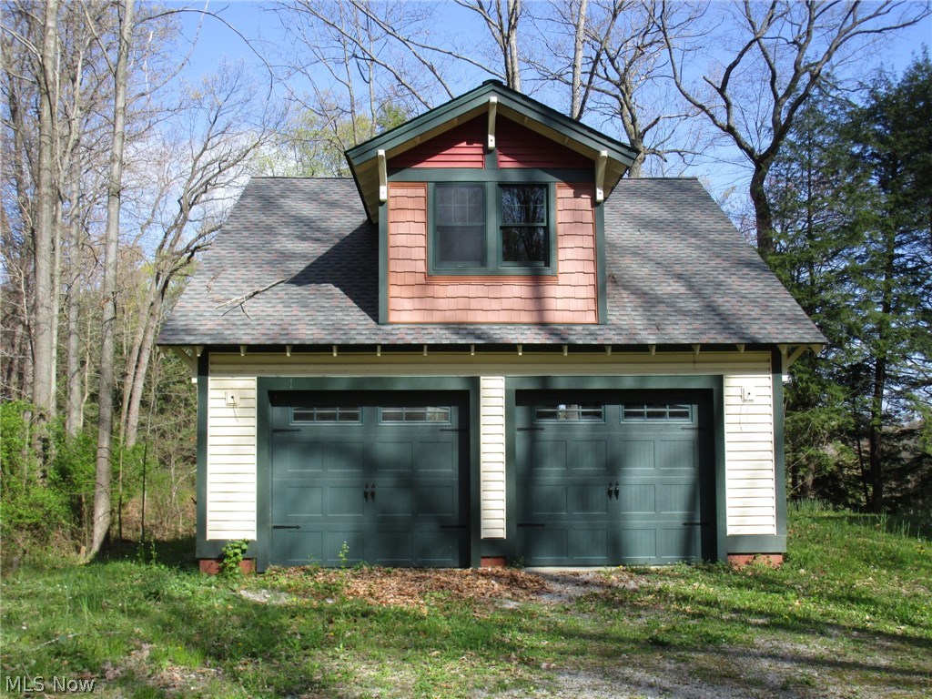 5714 Clingan Road Struthers, OH 44471 - Photo 5 of 30 Front View of Garage