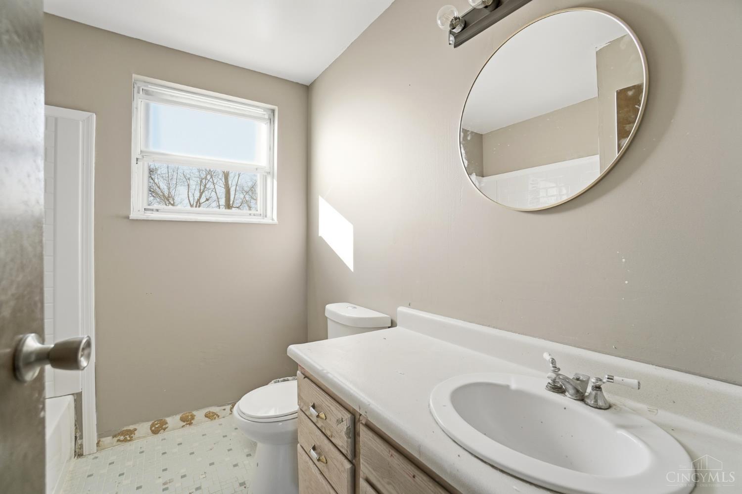 4357 Hubble Road Cincinnati, OH 45247 - Photo 13 of 23