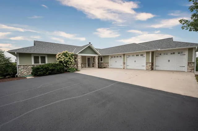 $649,000 | 2131 21st Avenue, Eau Galle, WI 54002