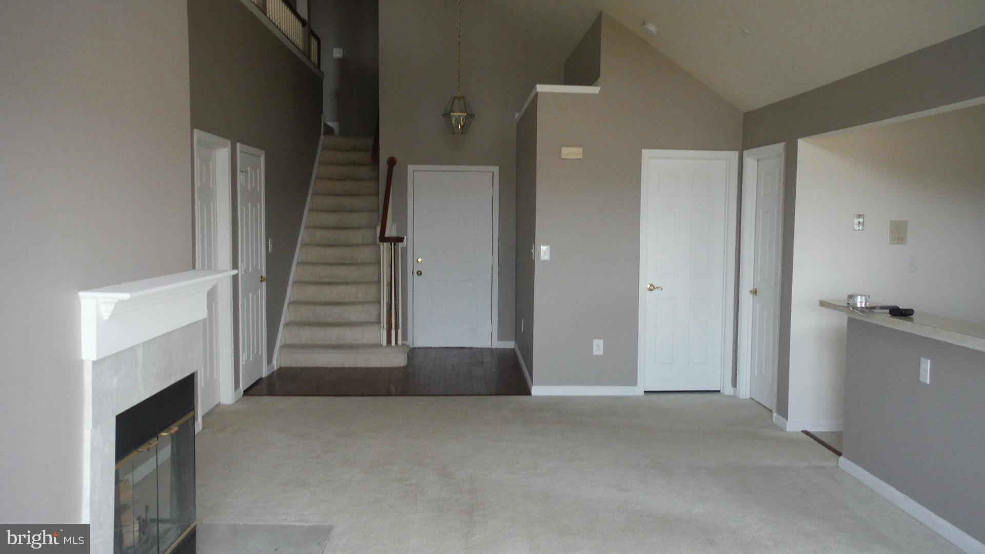 212 Ridgepoint Place, Unit 36 Gaithersburg, MD 20878 - Photo 3 of 12 Interior (General)