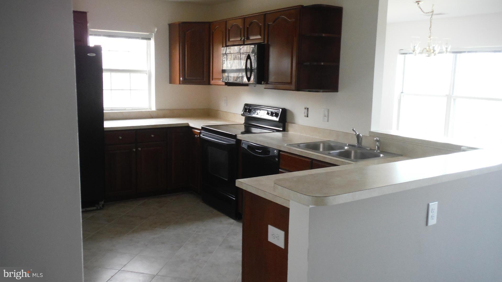 212 Ridgepoint Place, Unit 36 Gaithersburg, MD 20878 - Photo 4 of 12 Interior (General)