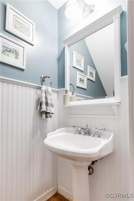 13002 Glengate Road Midlothian, VA 23114 - Photo 7 of 15 1st floor half bath ( (pic from previous listing)
