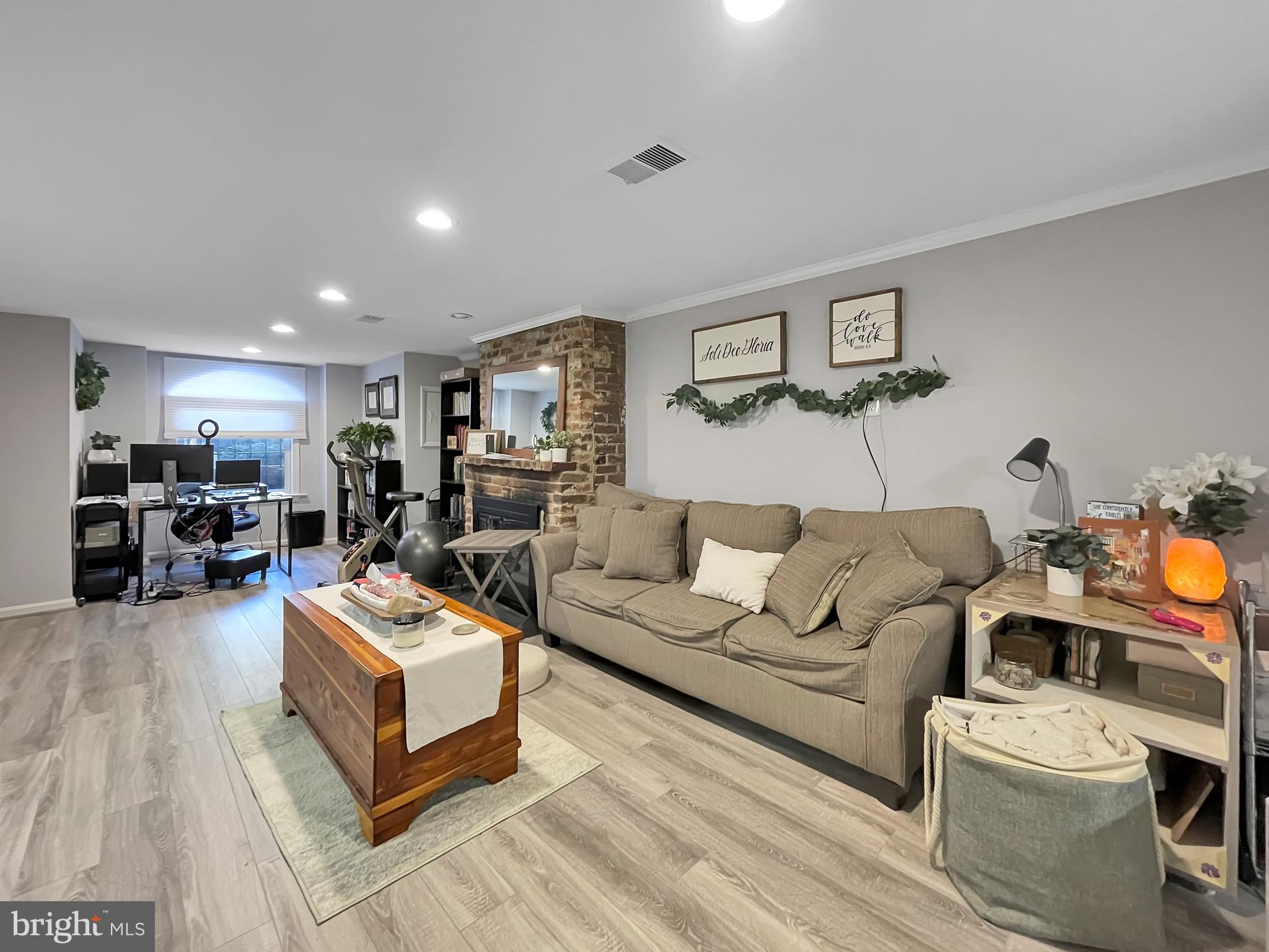 323 E Street Northeast Washington, DC 20002 - Photo 37 of 84 Living Room