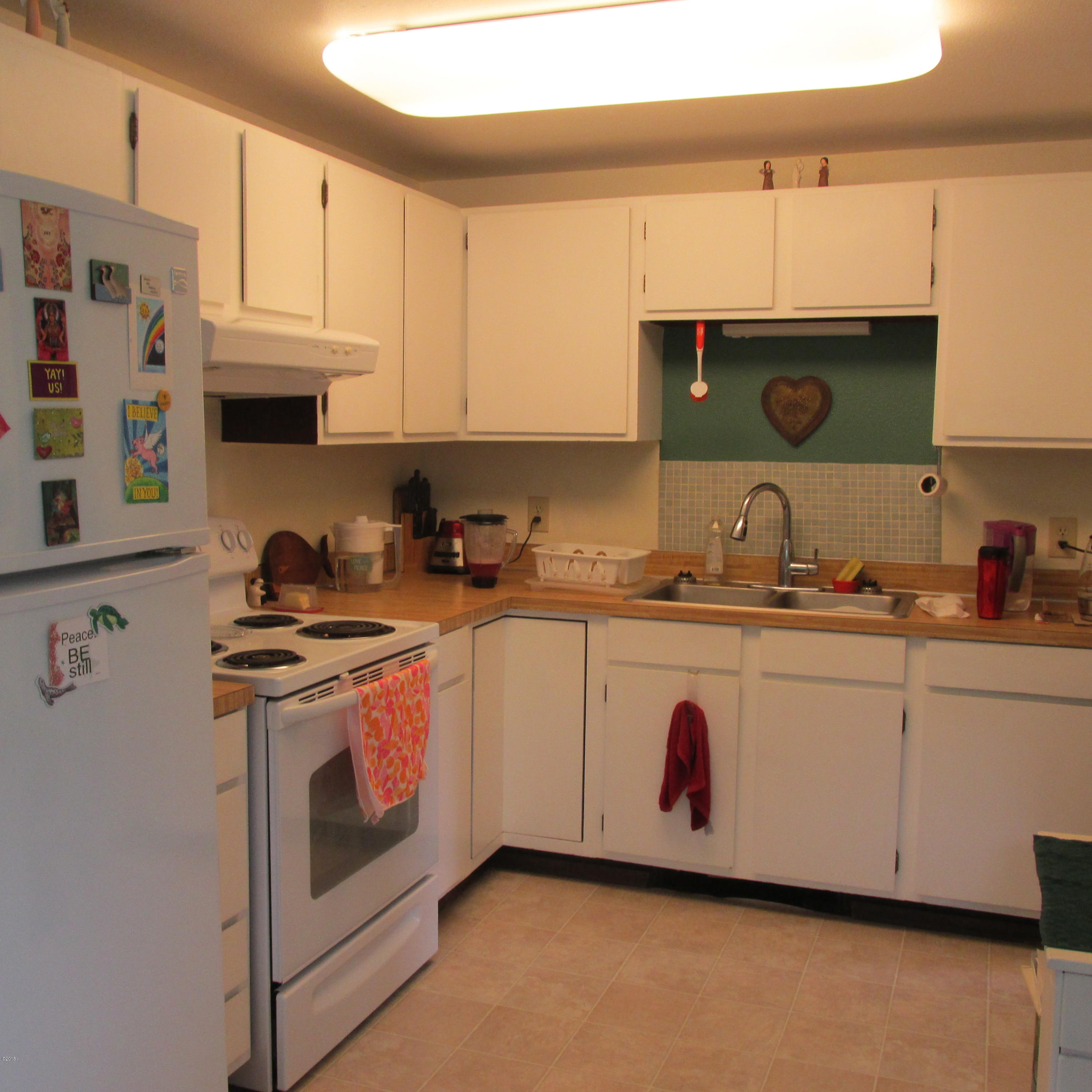 104 Springhill Road Yachats, OR 97498 - Photo 5 of 18 Kitchen