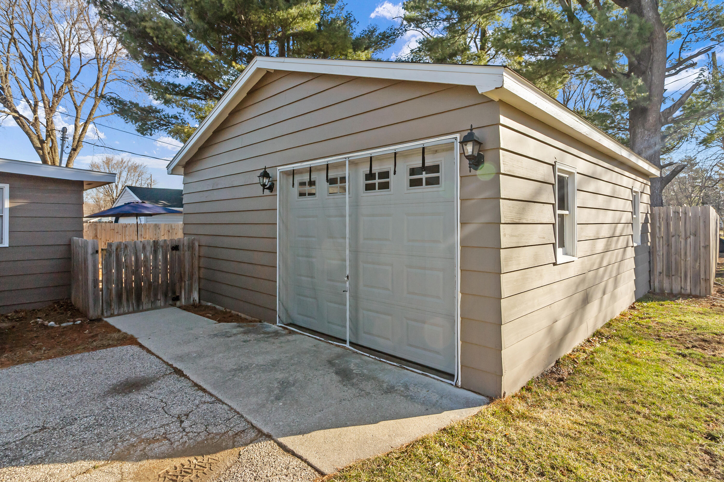 2908 Jones Street Delavan, WI 53115 - Photo 3 of 19 Garage/Rec Room