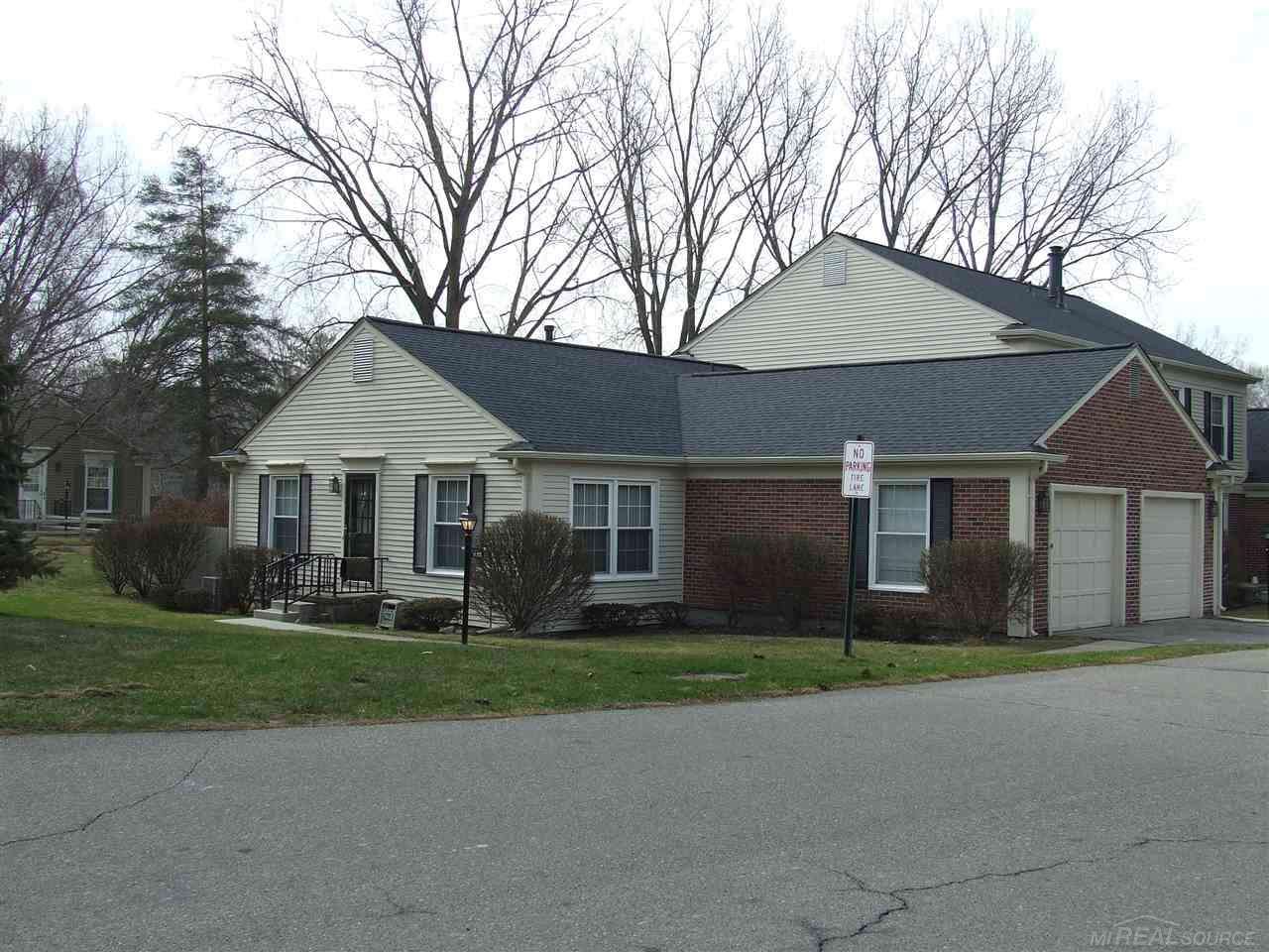 1135 Pine Ridge Court Rochester Hills, MI 48306 - Photo 2 of 10