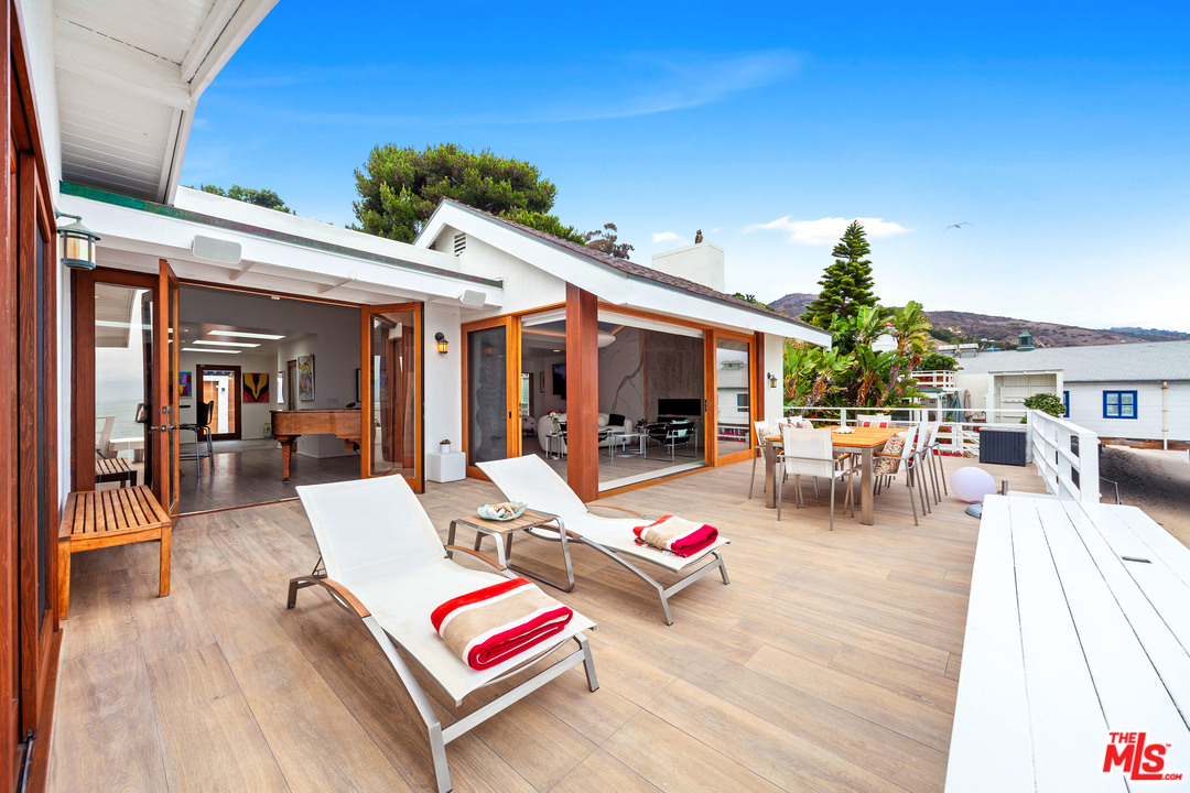 23018 Pacific Coast Highway Malibu, CA 90265 - Photo 3 of 38