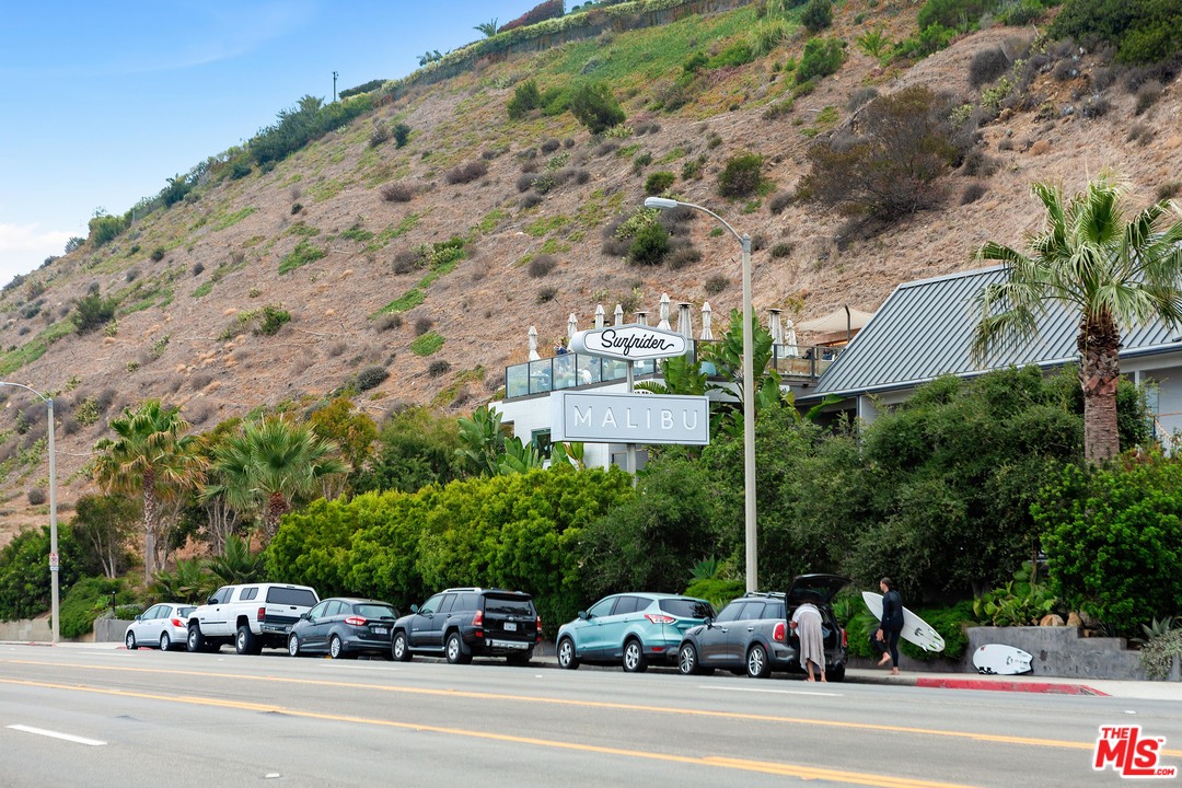 23018 Pacific Coast Highway Malibu, CA 90265 - Photo 23 of 38