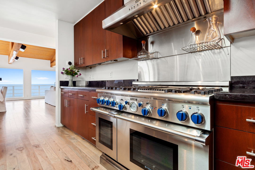 23018 Pacific Coast Highway Malibu, CA 90265 - Photo 29 of 38