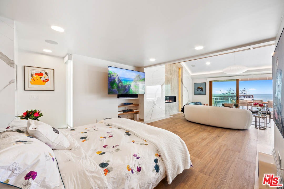 23018 Pacific Coast Highway Malibu, CA 90265 - Photo 6 of 38