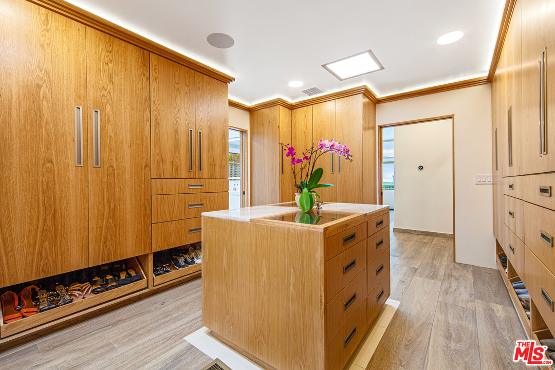 23018 Pacific Coast Highway Malibu, CA 90265 - Photo 8 of 38