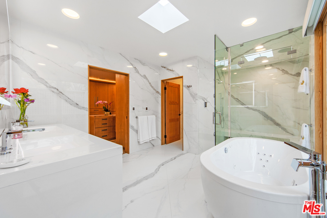 23018 Pacific Coast Highway Malibu, CA 90265 - Photo 9 of 38