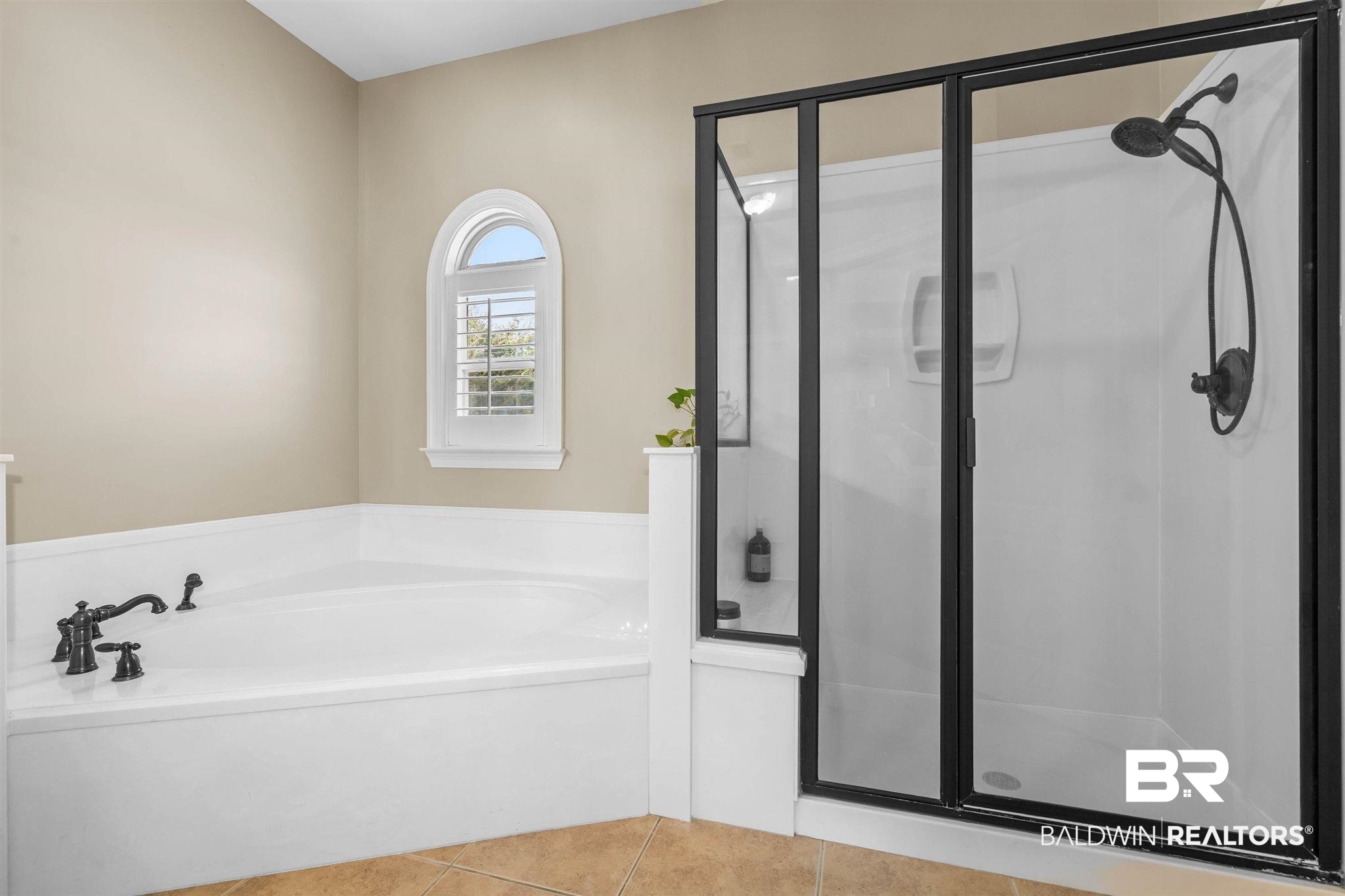 14 Patrice Trace Daphne, AL 36527 - Photo 14 of 33 Master Bathroom