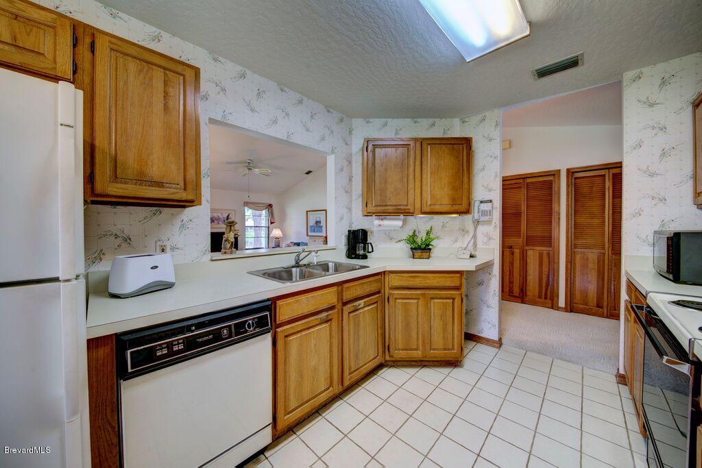 858 Ridge Lake Drive Melbourne, FL 32940 - Photo 11 of 25 Kitchen