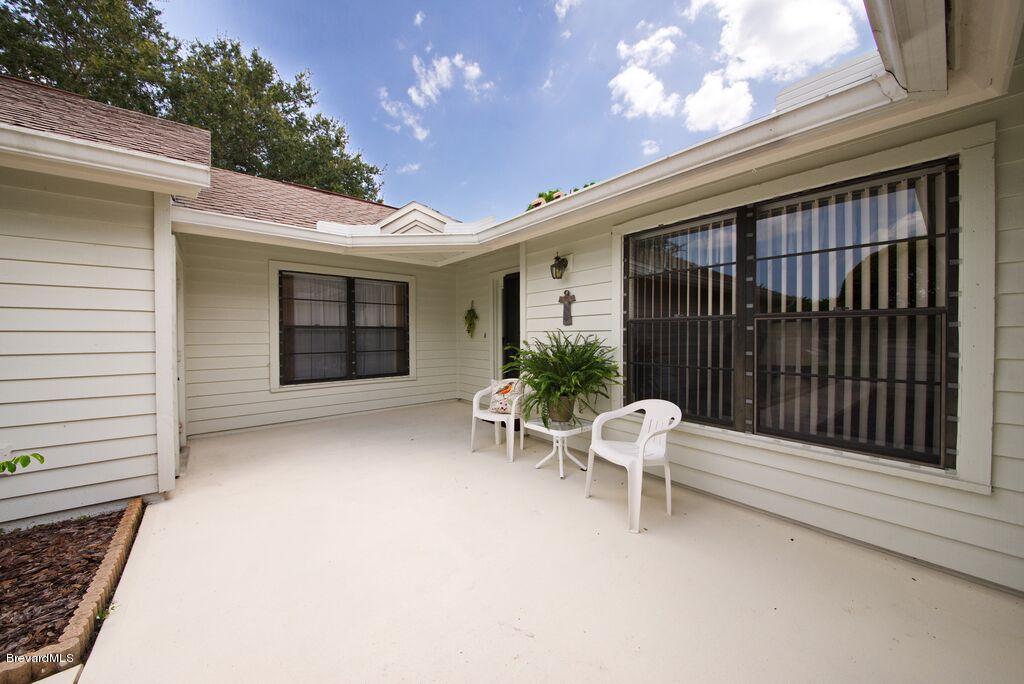 Front entry courtyard