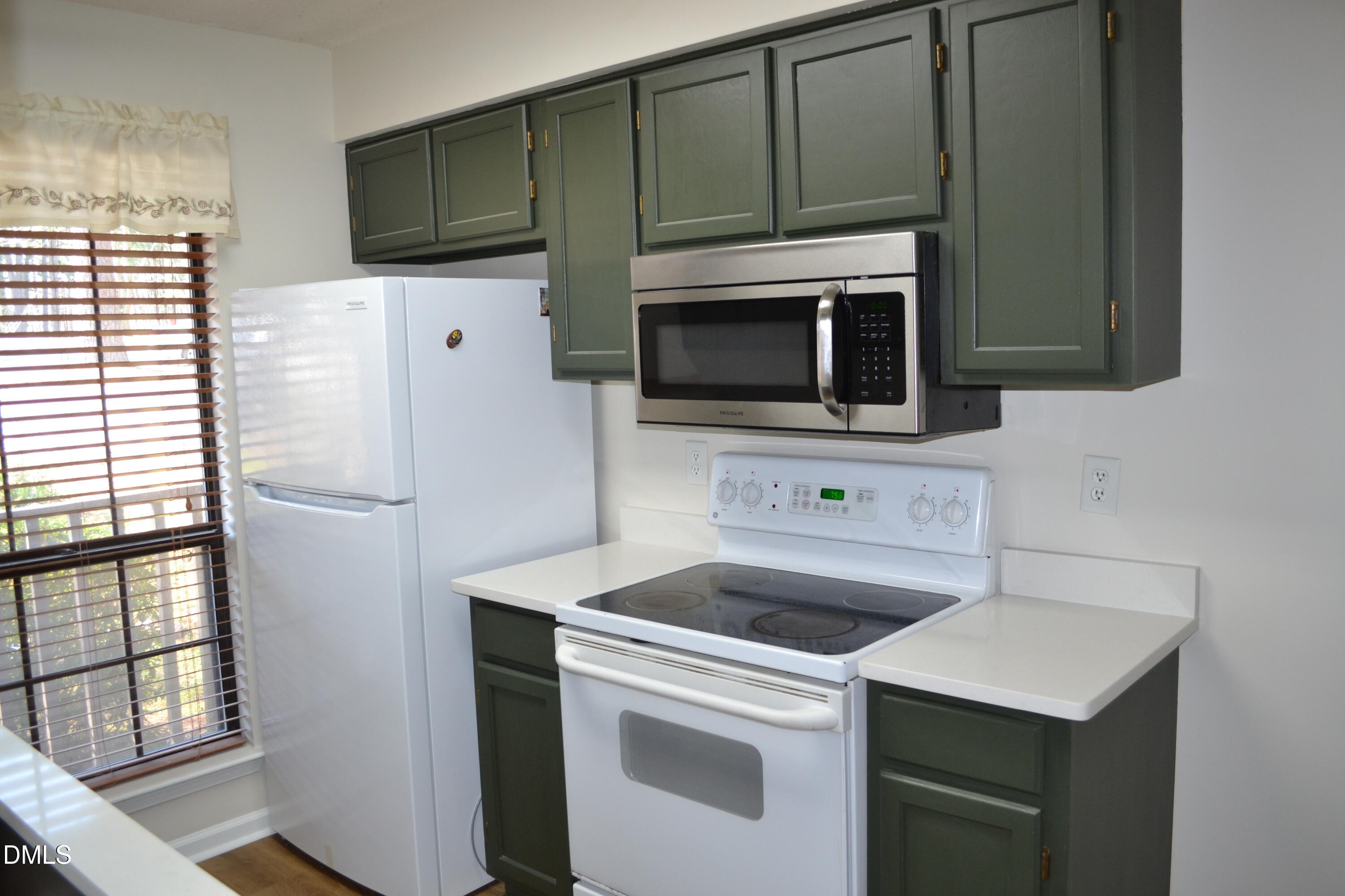 4018 The Oaks Drive Raleigh, NC 27606 - Photo 5 of 49 a utility room with dryer and washer