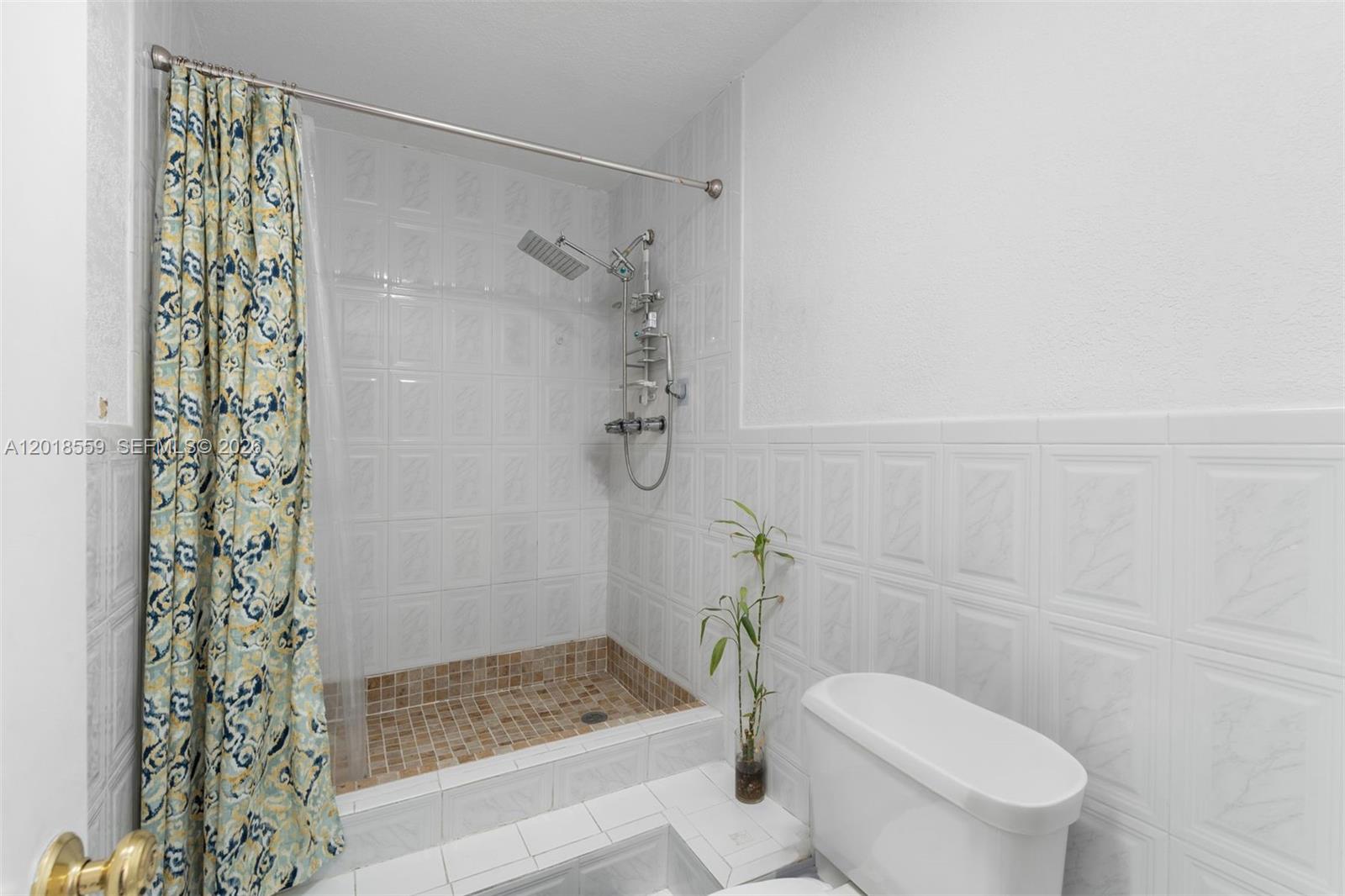 1950 West 54th Street, Unit 406 Hialeah, FL 33012 - Photo 8 of 15