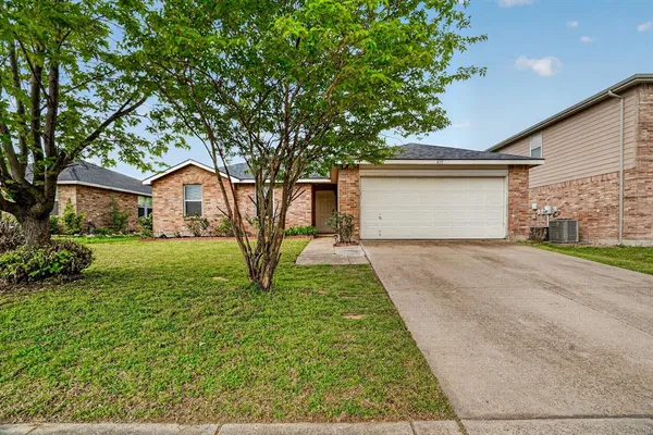 $1,950 | 1435 Queen Annes Drive, Burleson, TX 76028