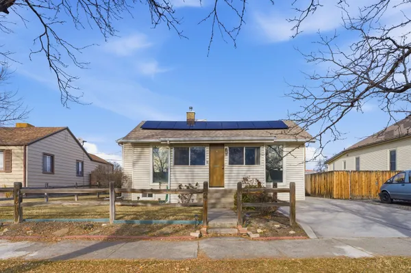 a view of a yard in front of house
