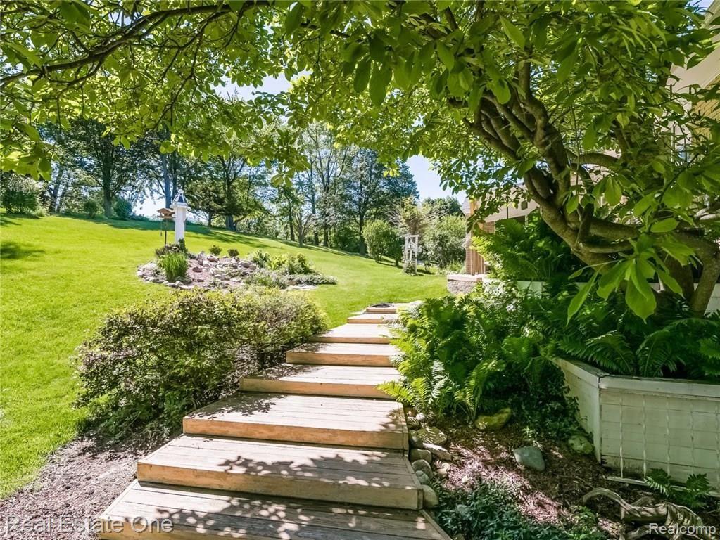 25768 Farmington Road Farmington Hills, MI 48336 - Photo 25 of 37
