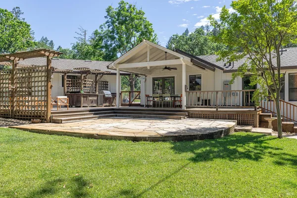 $2,089,000 | 14734 Young Road, Healdsburg, CA 95448