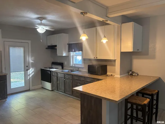 $65,000 | 214 South Sherman Street, Girard, IL 62640