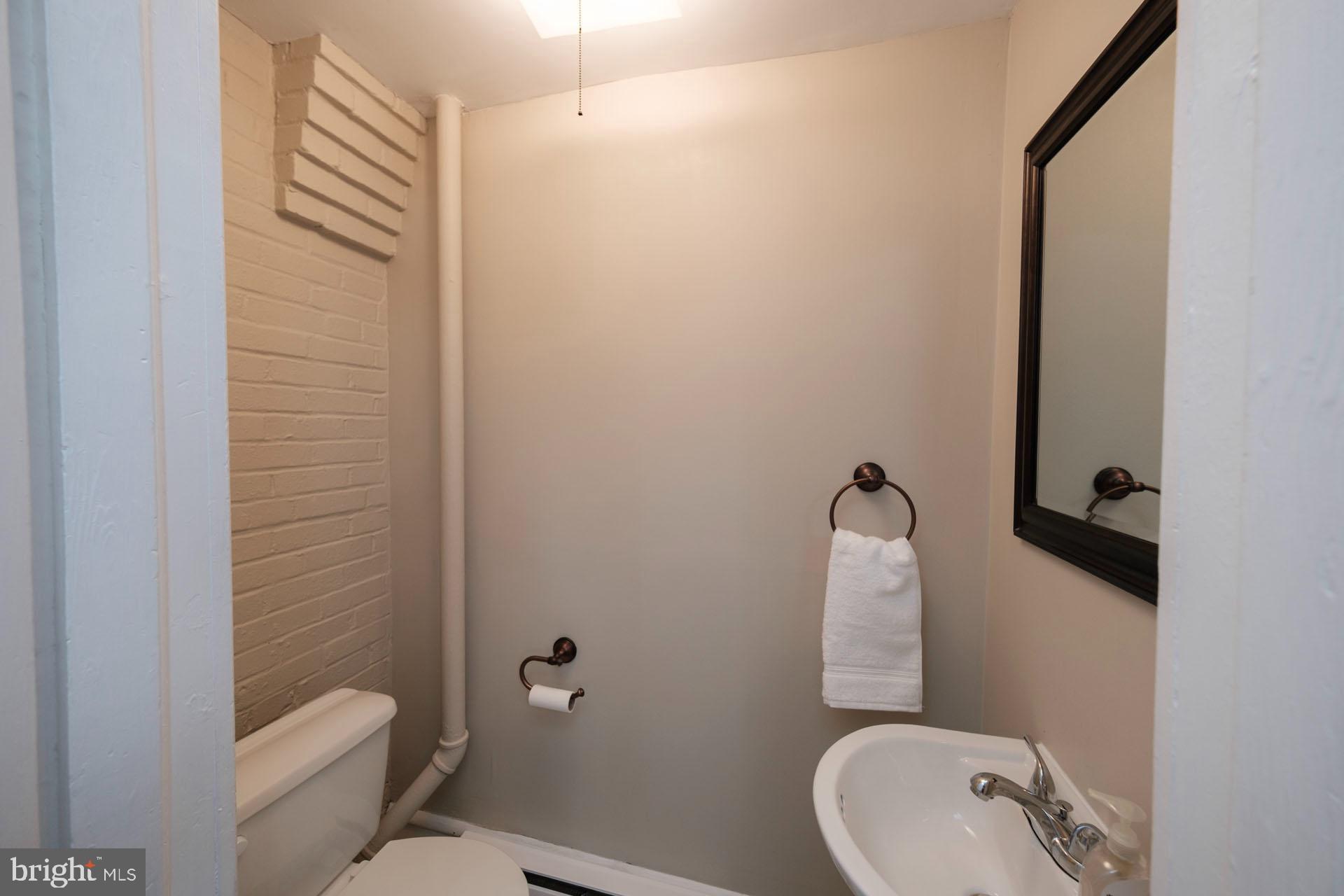 41 North Carroll Street Reading, PA 19611 - Photo 14 of 33 a bathroom with a toilet sink and mirror
