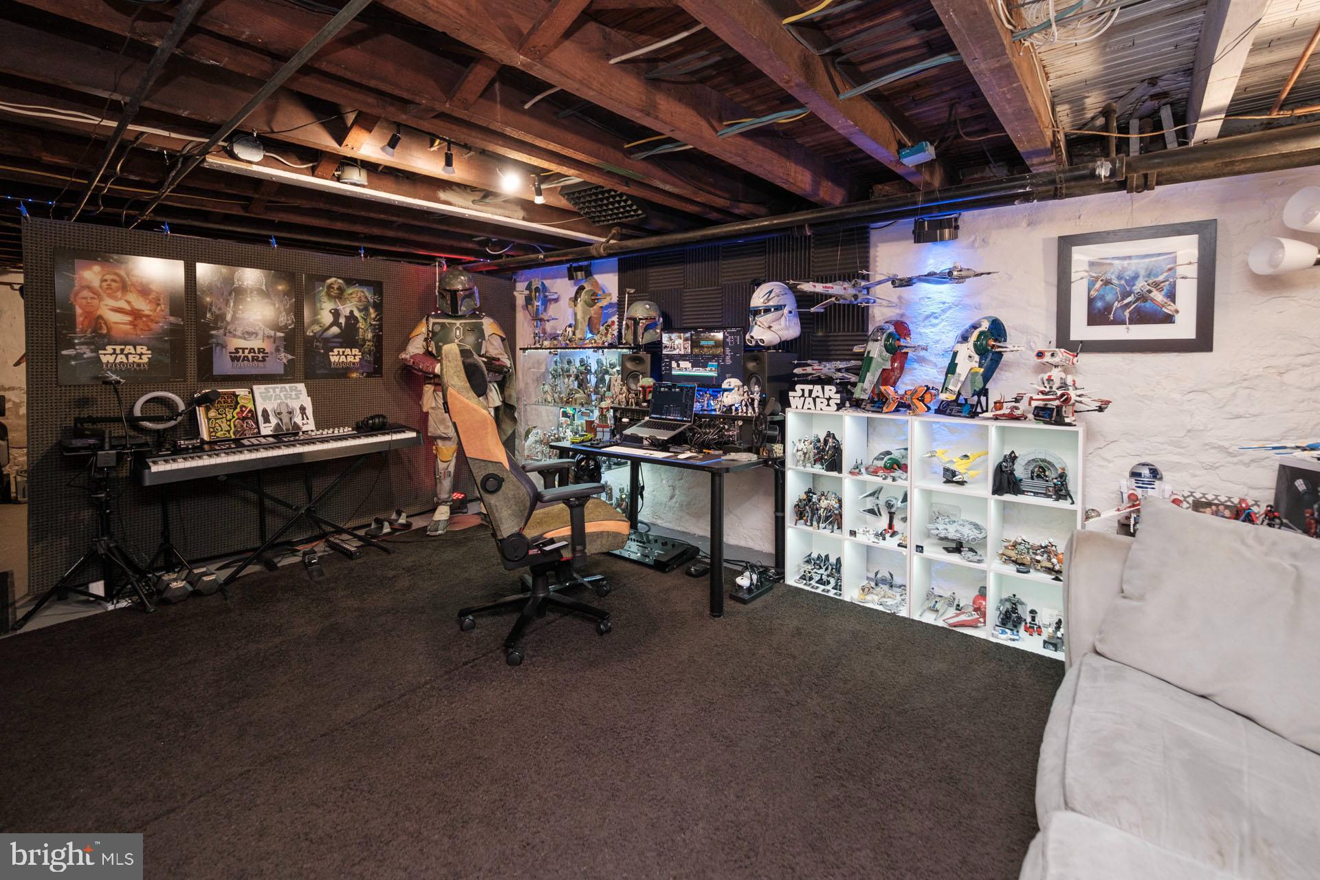 41 North Carroll Street Reading, PA 19611 - Photo 23 of 33 a view of a room with gym equipment