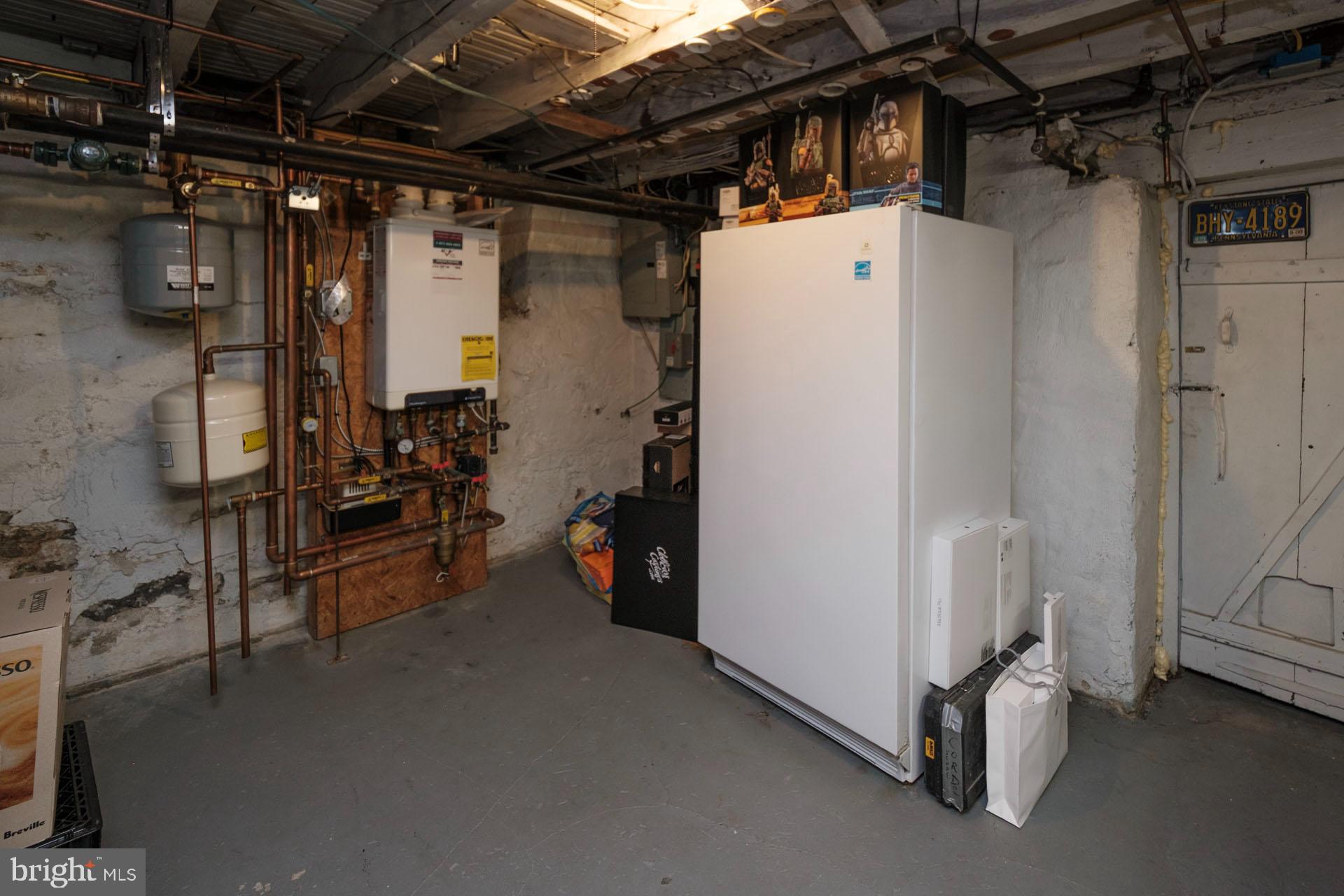 41 North Carroll Street Reading, PA 19611 - Photo 25 of 33 a view of utility room