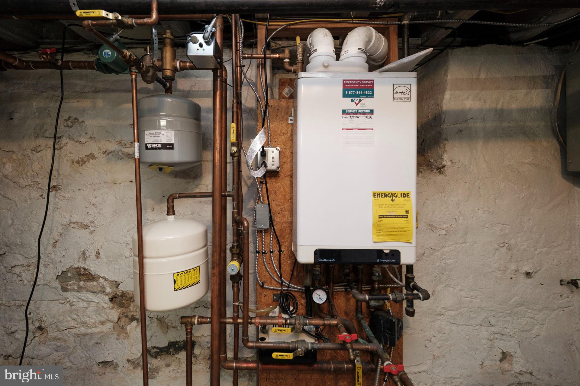 41 North Carroll Street Reading, PA 19611 - Photo 26 of 33 a close view of water heater room