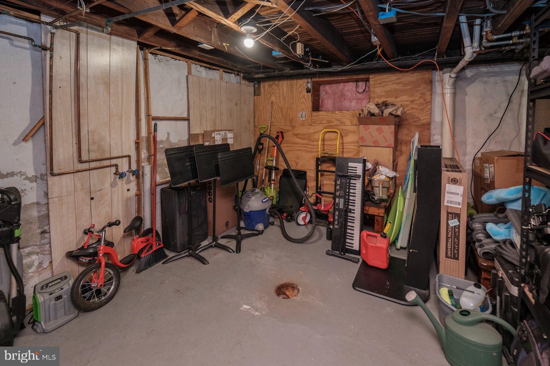 41 North Carroll Street Reading, PA 19611 - Photo 27 of 33 a view of a storage room with a lot of stuff
