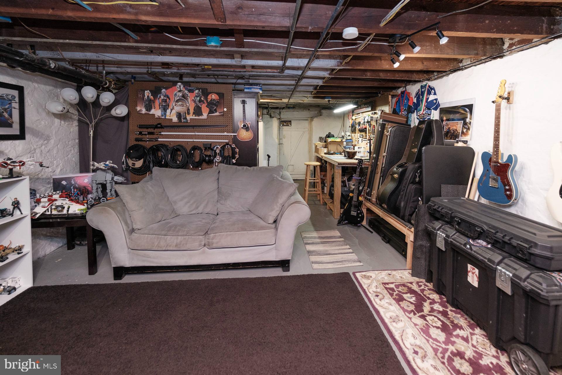 41 North Carroll Street Reading, PA 19611 - Photo 29 of 33 a view of livingroom with furniture