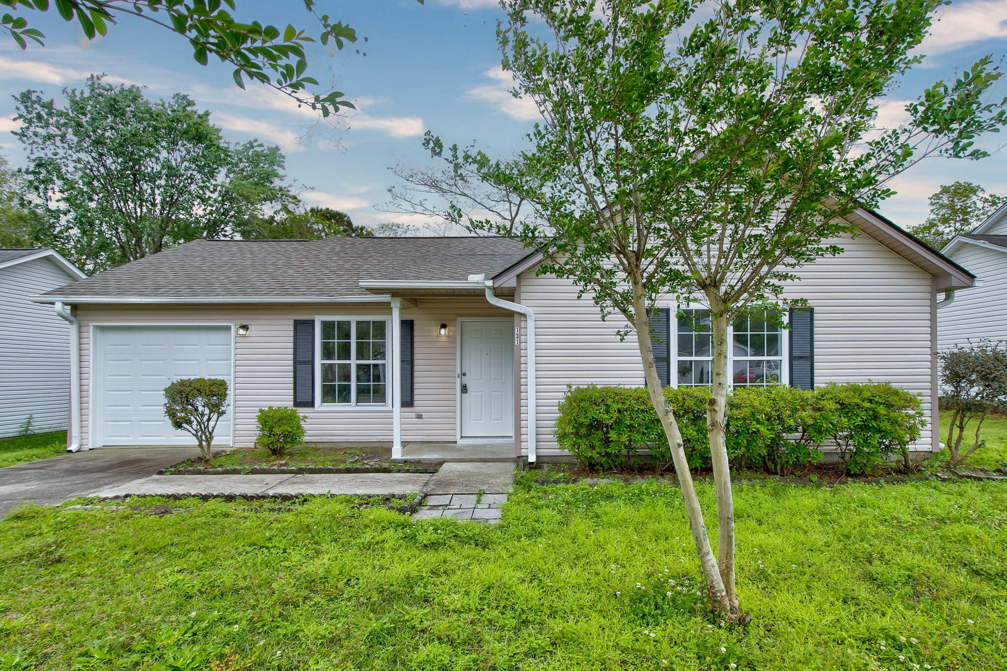 2-web-or-mls-131 Two Hitch-101