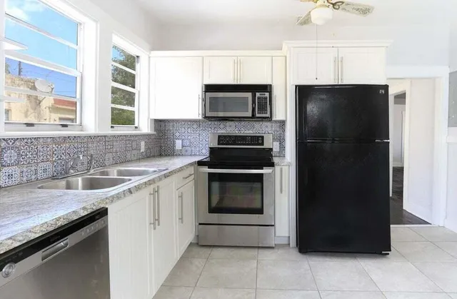 $2,800 | 4009 Garden Avenue, Unit A, West Palm Beach, FL 33405