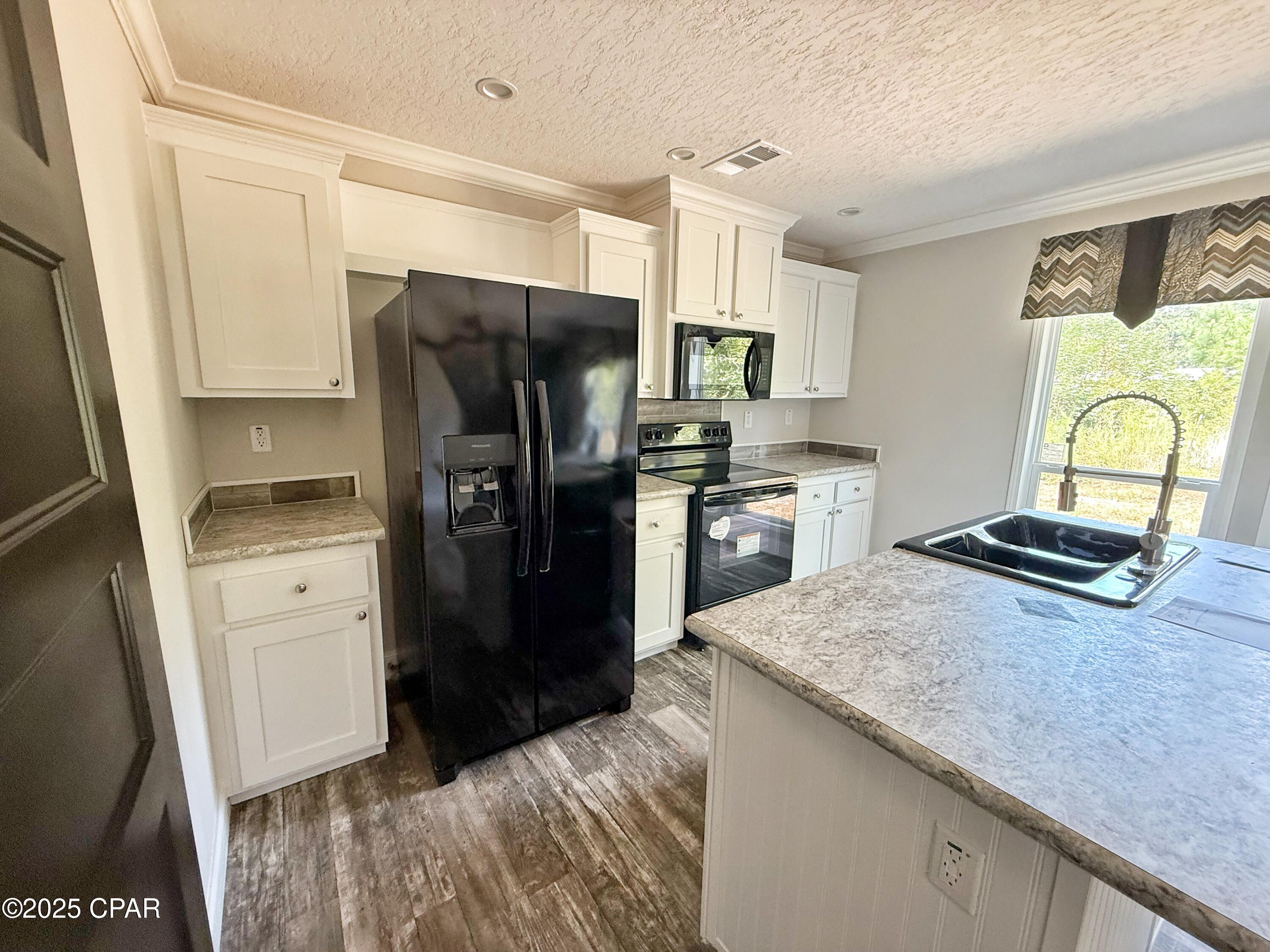 1818 Kaham Lane Grand Ridge, FL 32442 - Photo 10 of 30